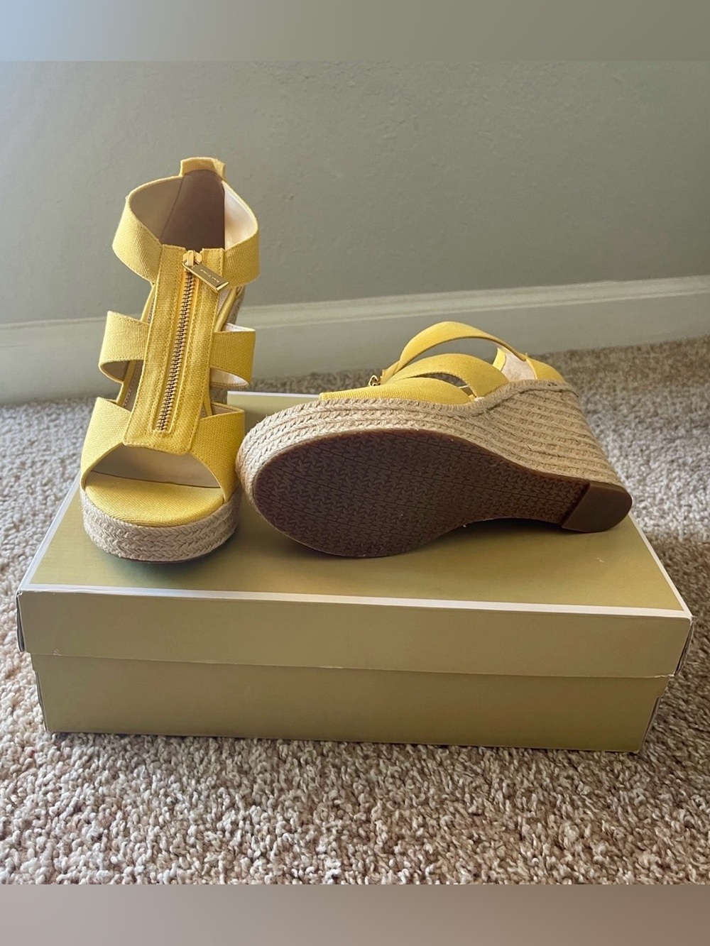 NWT Michael Kors Yellow Damita Wedge Sandals Size 8.5 - Picture 4 of 7